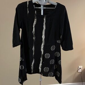 Red Coral Black and White Women's Top Size Small